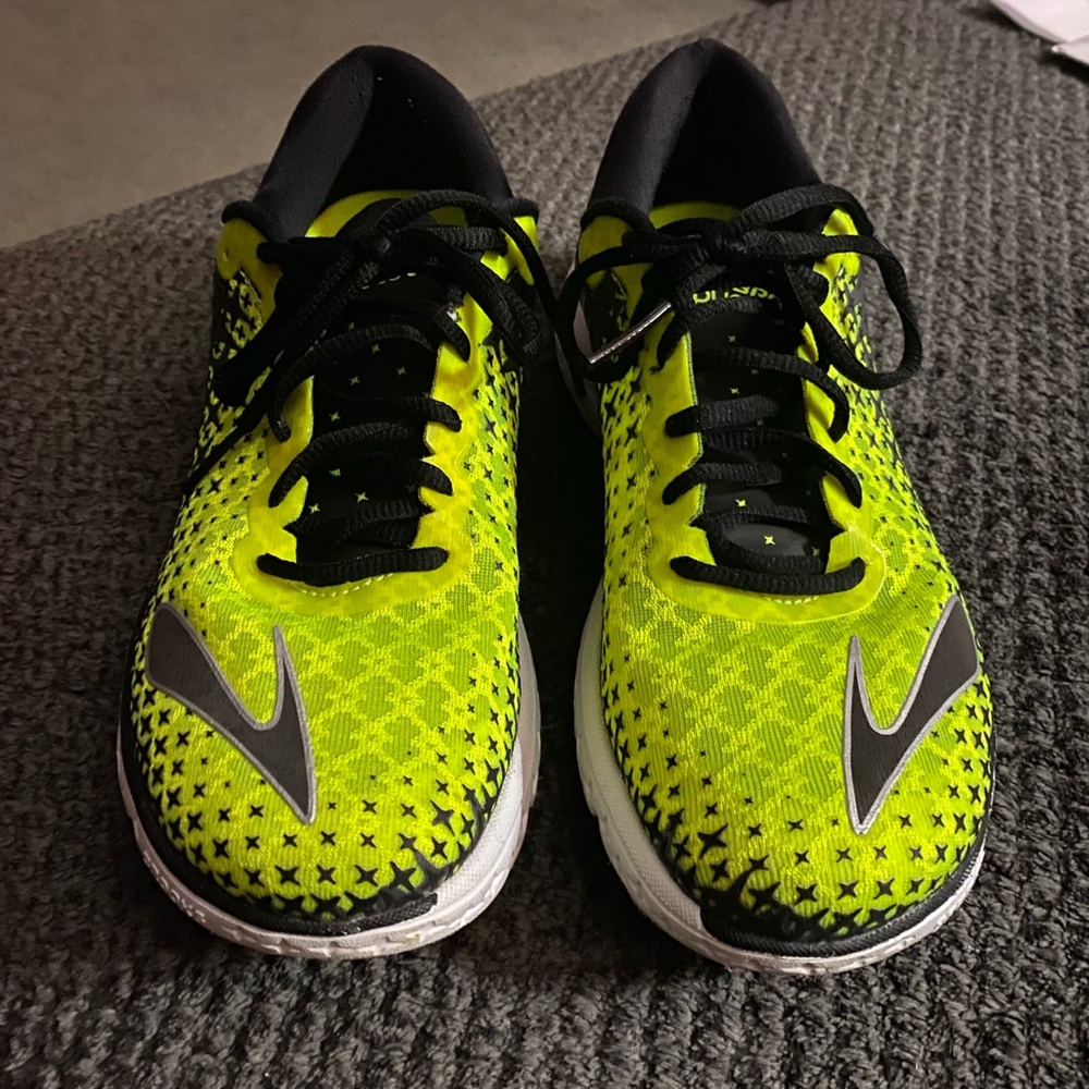 Woman’s brooks pure flow 5